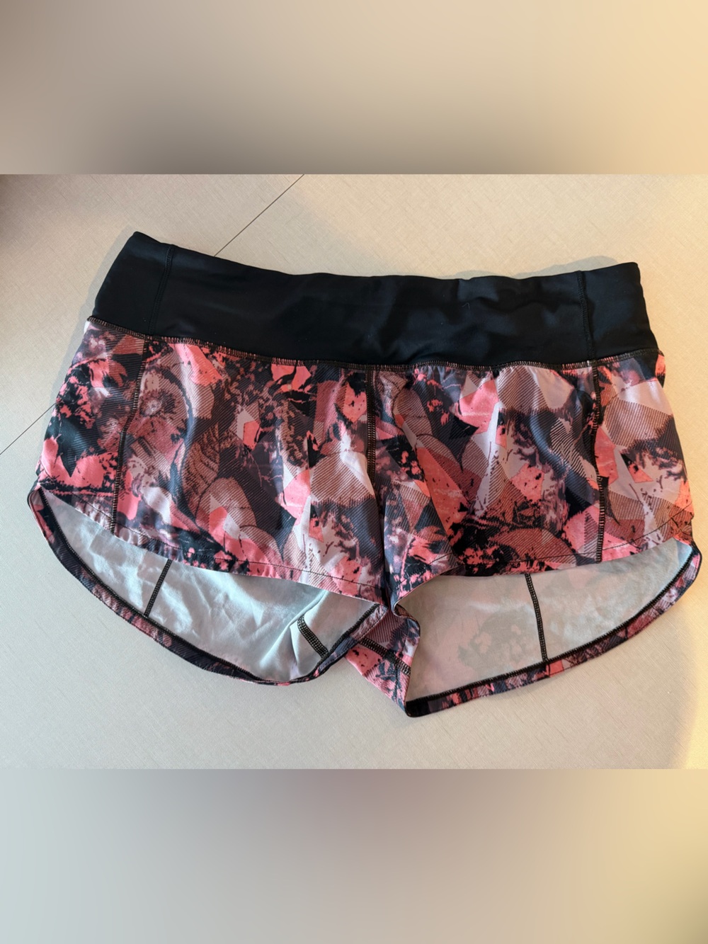 Lululemon - Run Speed Up Shorts Pink Floral Black - Size 6